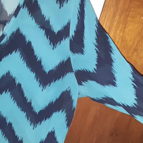 I'm selling a heartsoul  shirt and it's a XL - Picture 3 of 3